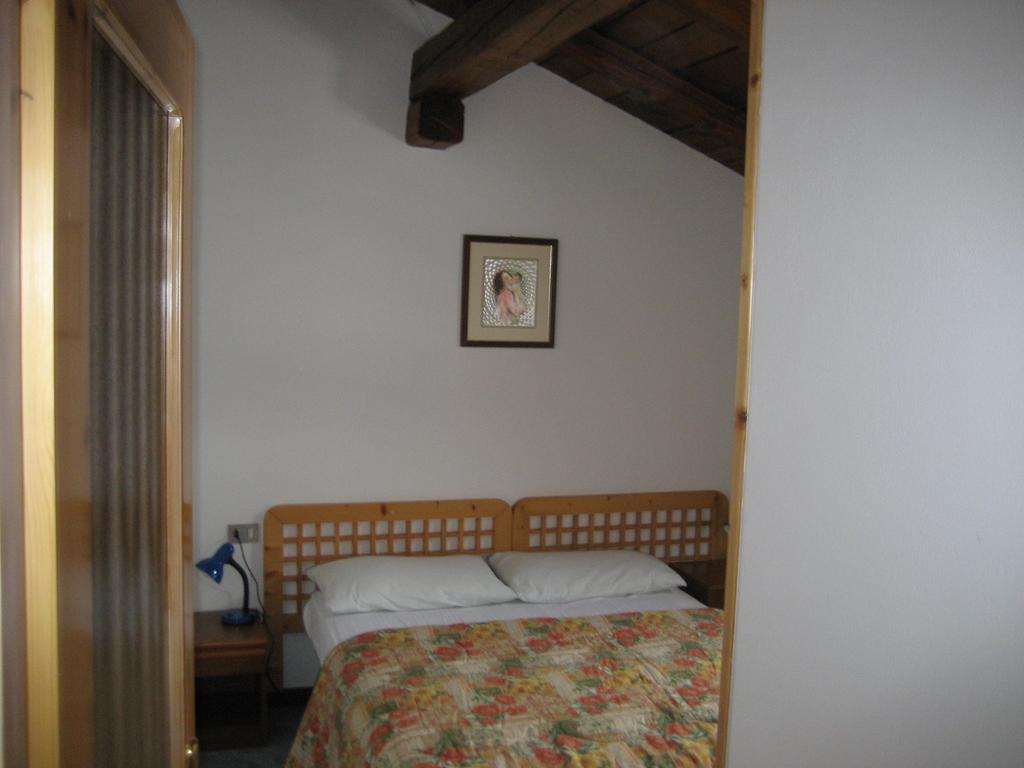 Casa Martini Apartment Медзана Стая снимка